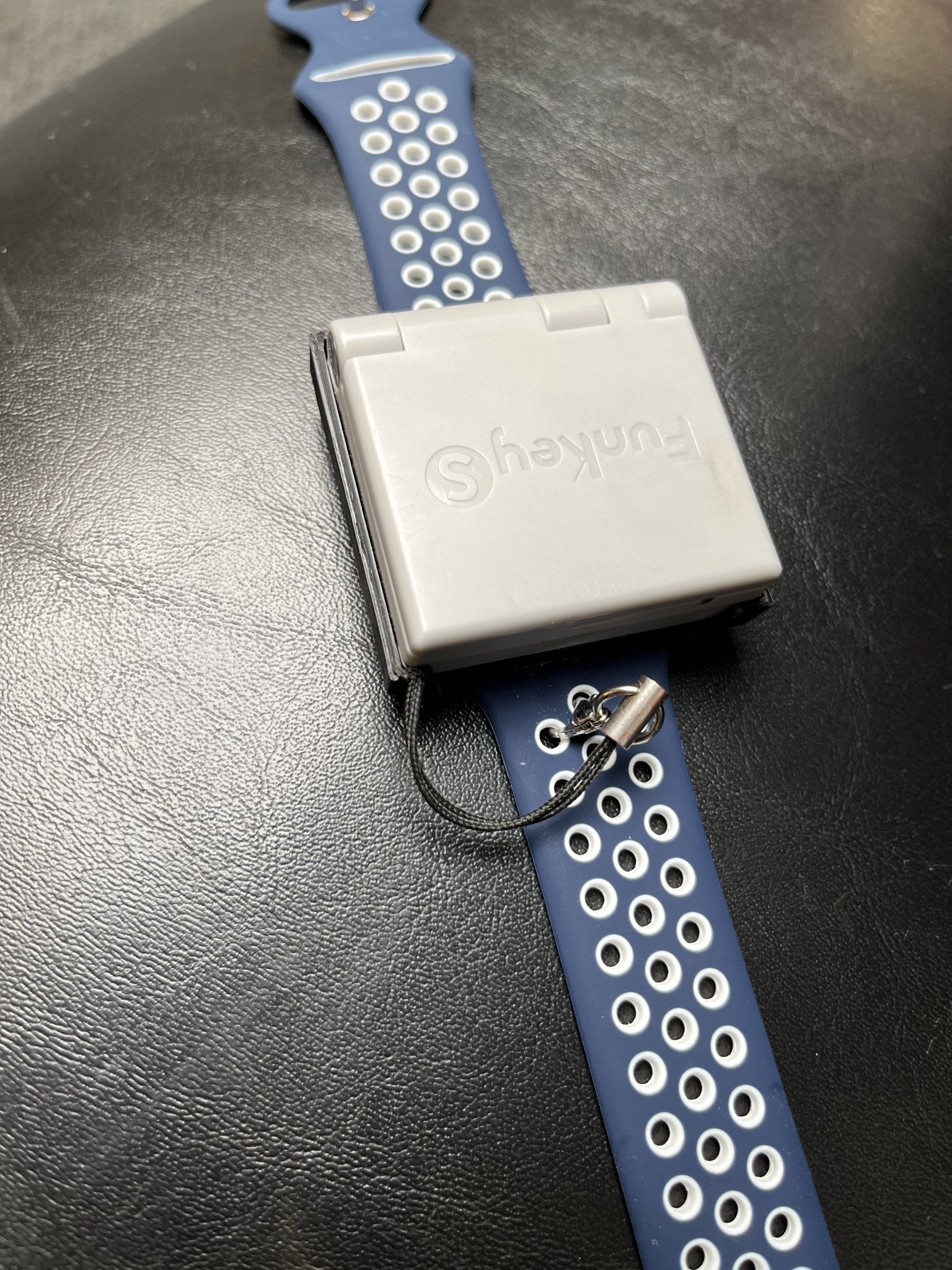 Giá đỡ đồng hồ Funkey S tiện lợi cho chơi game một tay