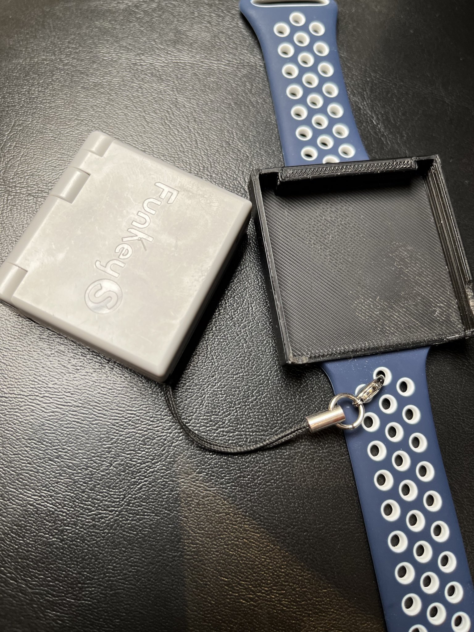 Giá đỡ đồng hồ Funkey S tiện lợi cho chơi game một tay