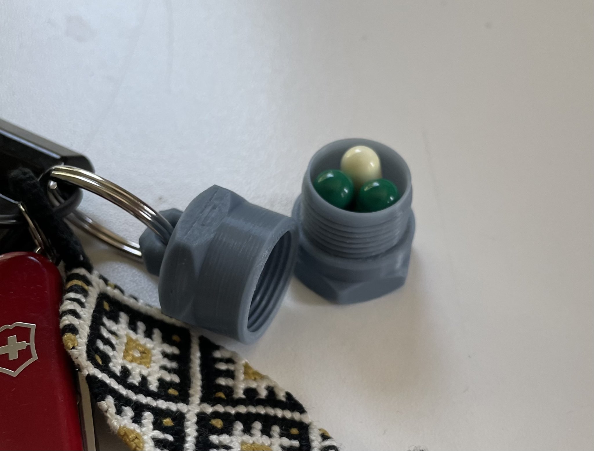 Bình thuốc dạng móc chìa khóa tùy chỉnh 3D