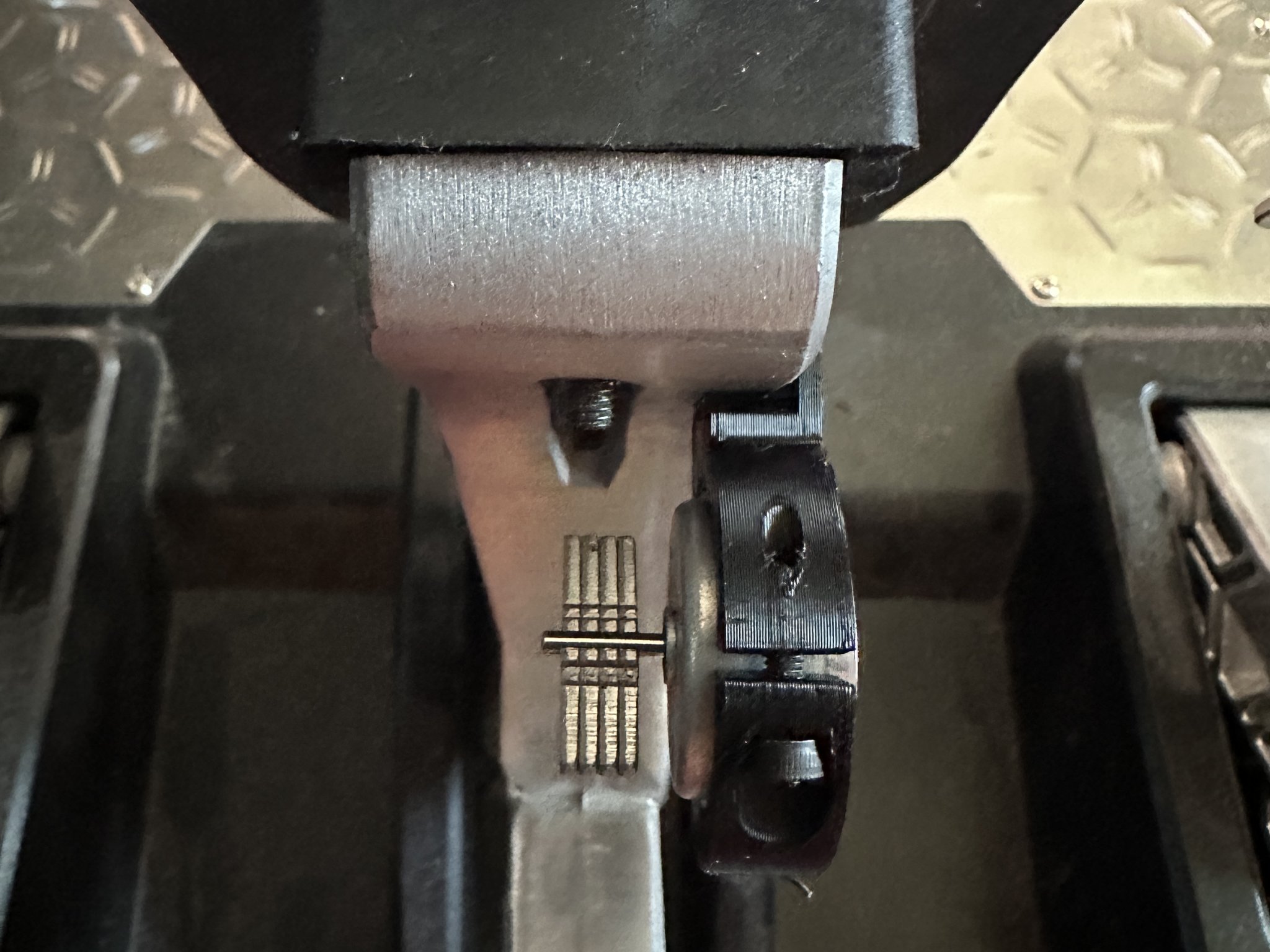 Giá đỡ bàn đạp rung Simracing ShakeIt cho Thrustmaster T-LCM