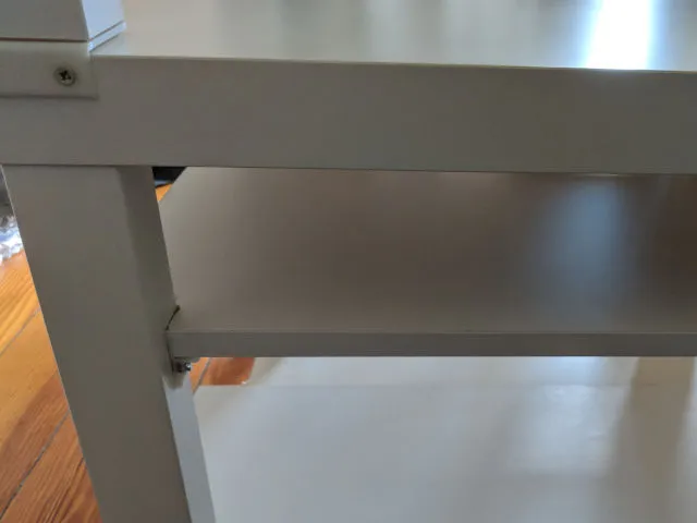 Giá treo cho bàn IKEA LACK bằng chân rỗng