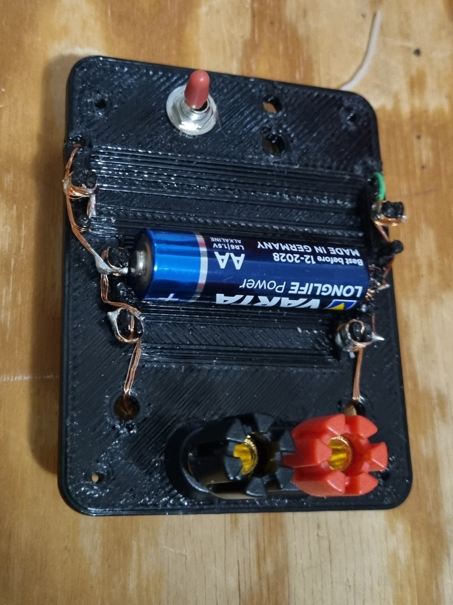 Giá đỡ kiểm tra pin đơn giản cho pin AAA, AA và 18650