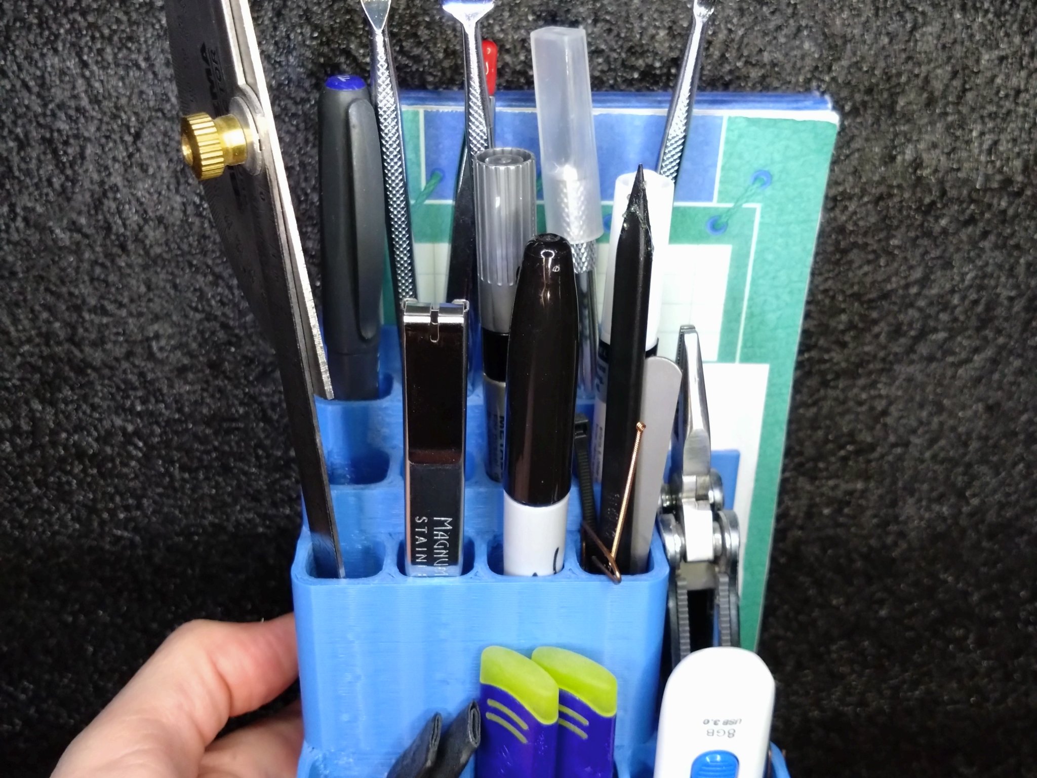 Giá đỡ bút 3 tầng cho bàn làm việc