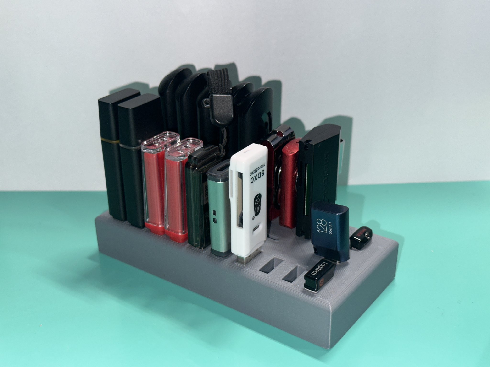 Giá đỡ USB cho 20 thiết bị và 4 cổng Type C