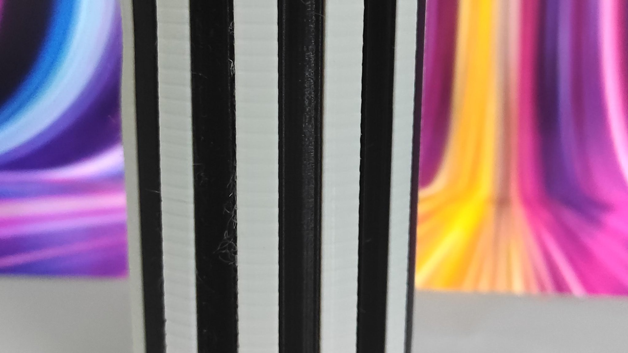 Giá đỡ bút hai màu tiện lợi cho văn phòng