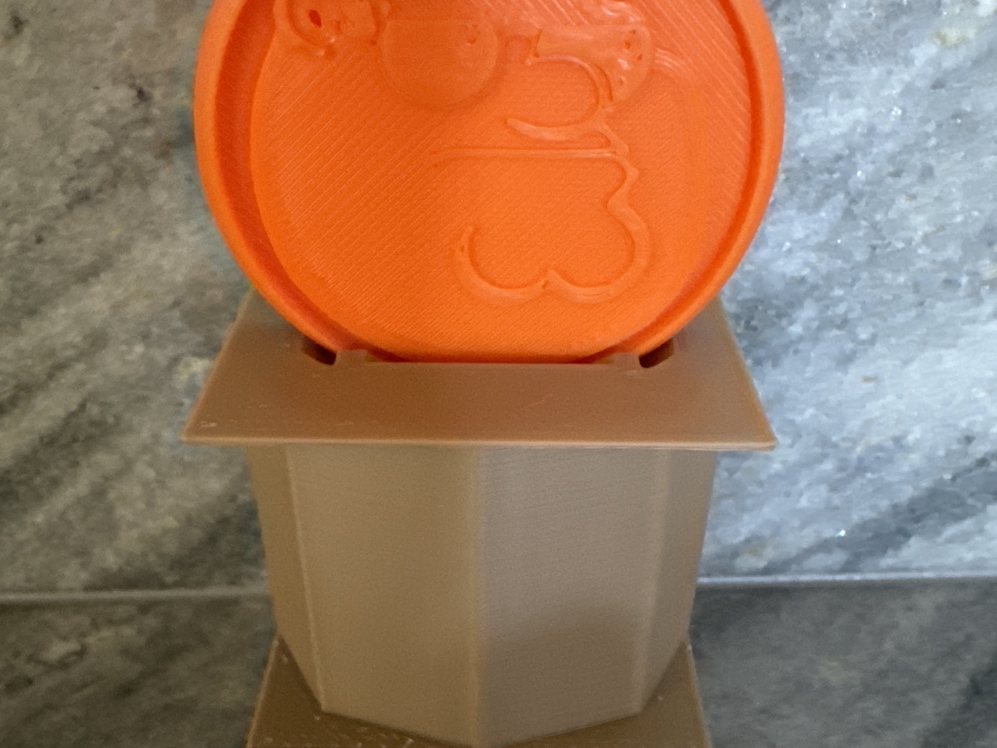 Giá đỡ huy chương Peter Griffin