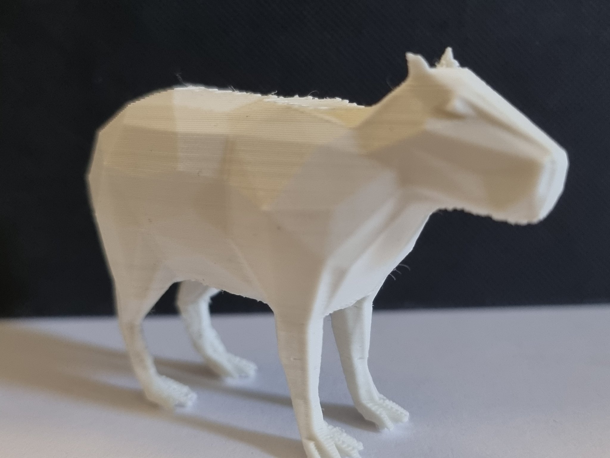 Capybara đáng yêu in 3D phong cách low poly