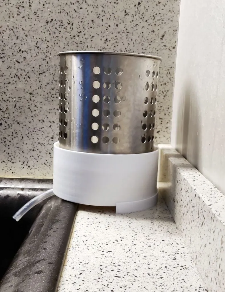 Giá đỡ cho dụng cụ rửa chén với hệ thống thoát nước