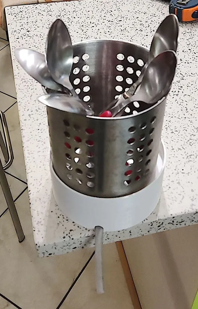 Giá đỡ cho dụng cụ rửa chén với hệ thống thoát nước