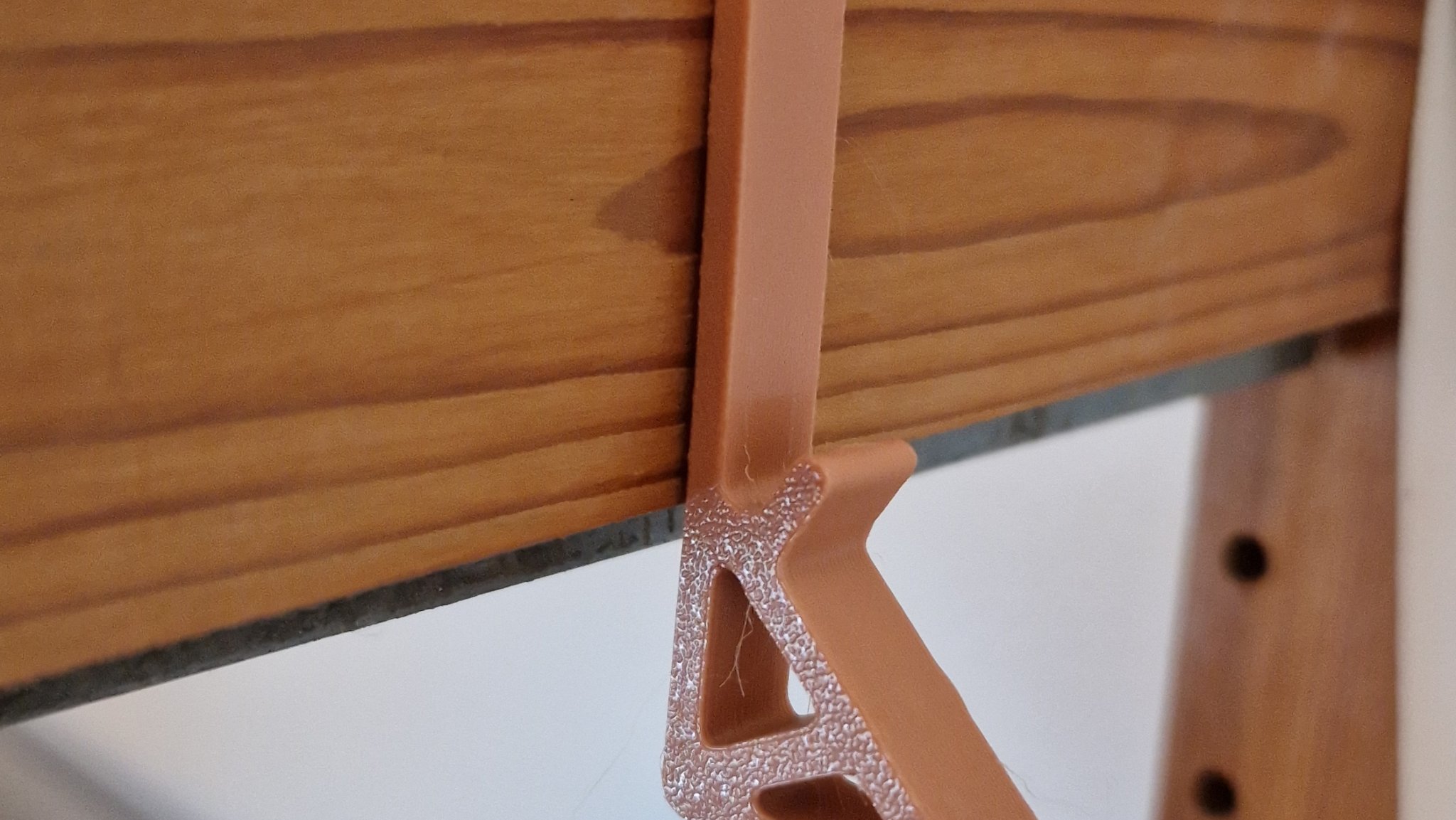 Móc treo quần áo cho kệ Ivar của Ikea