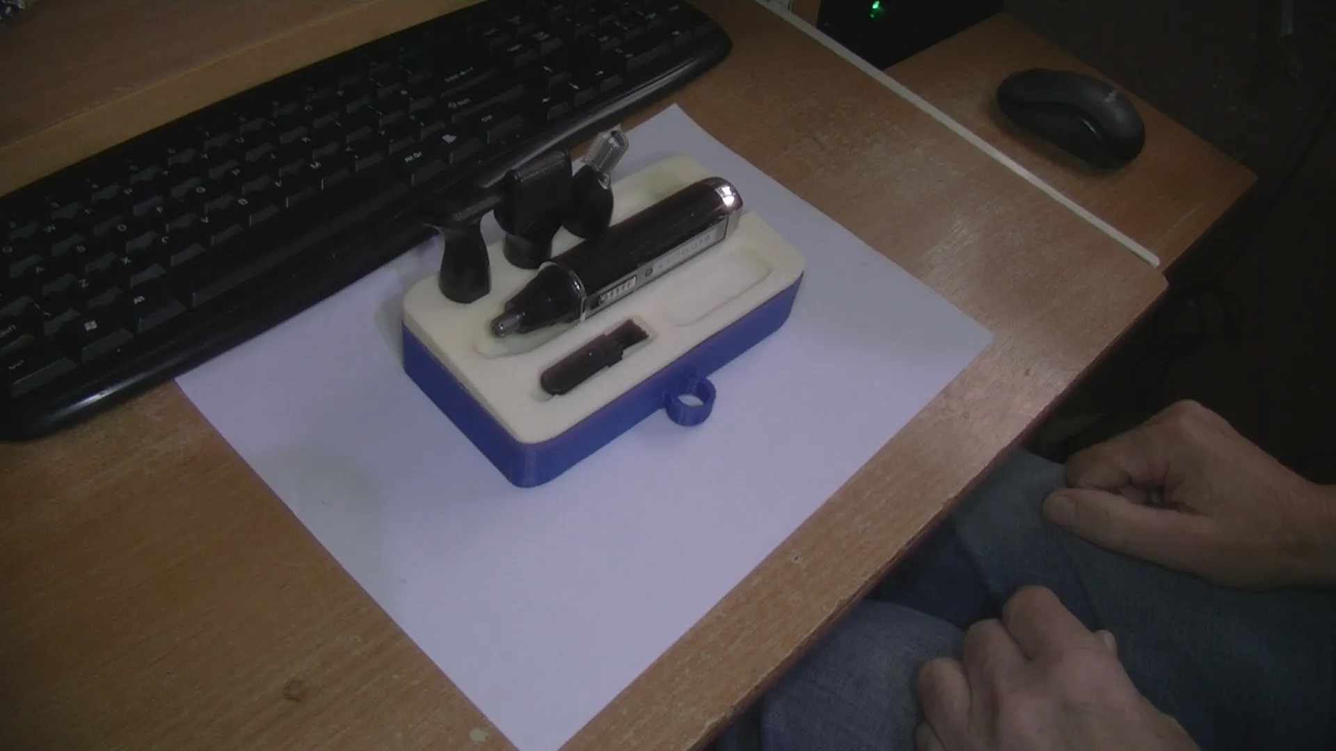 Giá đỡ tông đơ 4 trong 1 với ngăn chứa dây cáp