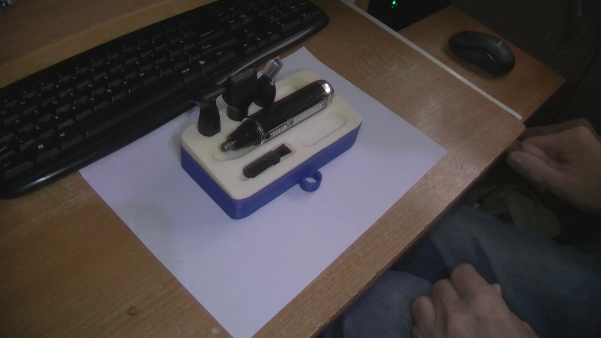 Giá đỡ tông đơ 4 trong 1 với ngăn chứa dây cáp