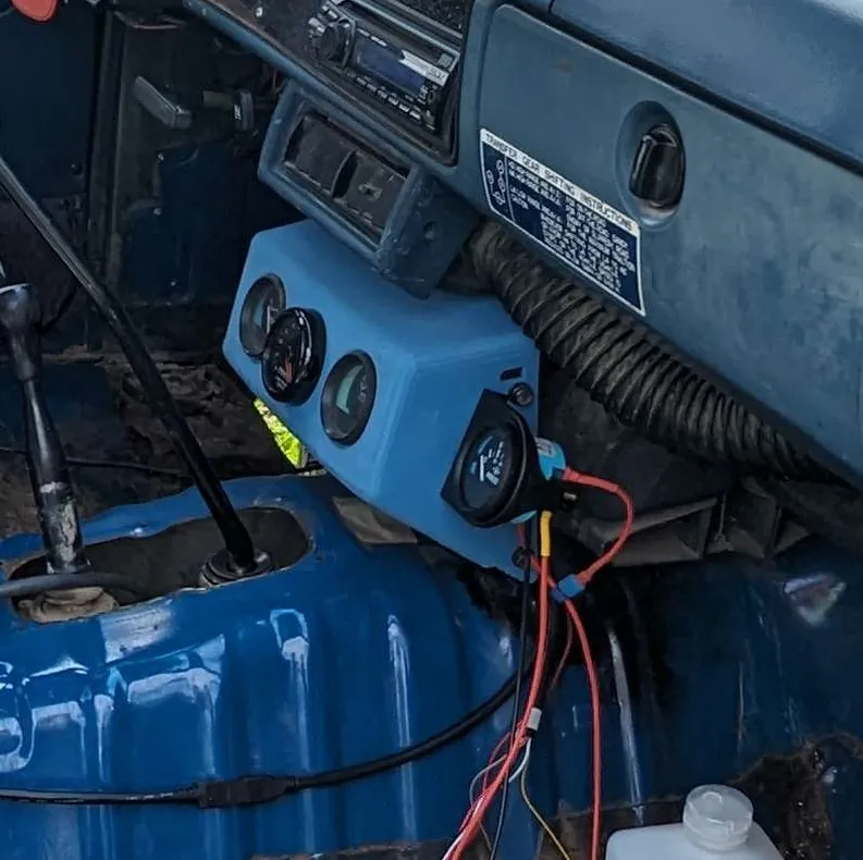 Pod đồng hồ trung tâm cho Toyota Pickup Hilux 1981