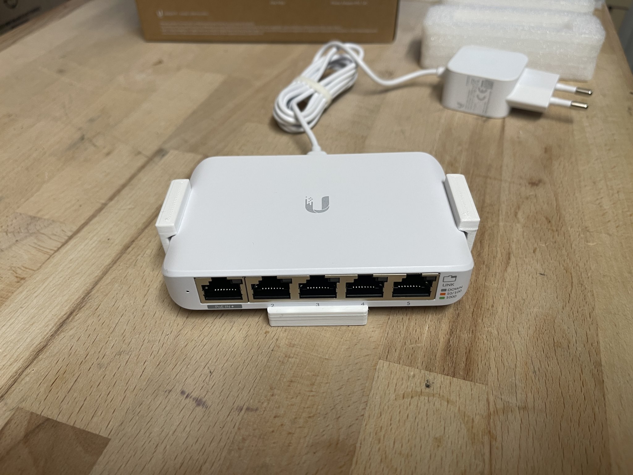 Giá đỡ cho công tắc 5 cổng Ubiquiti USW-Flex-Mini