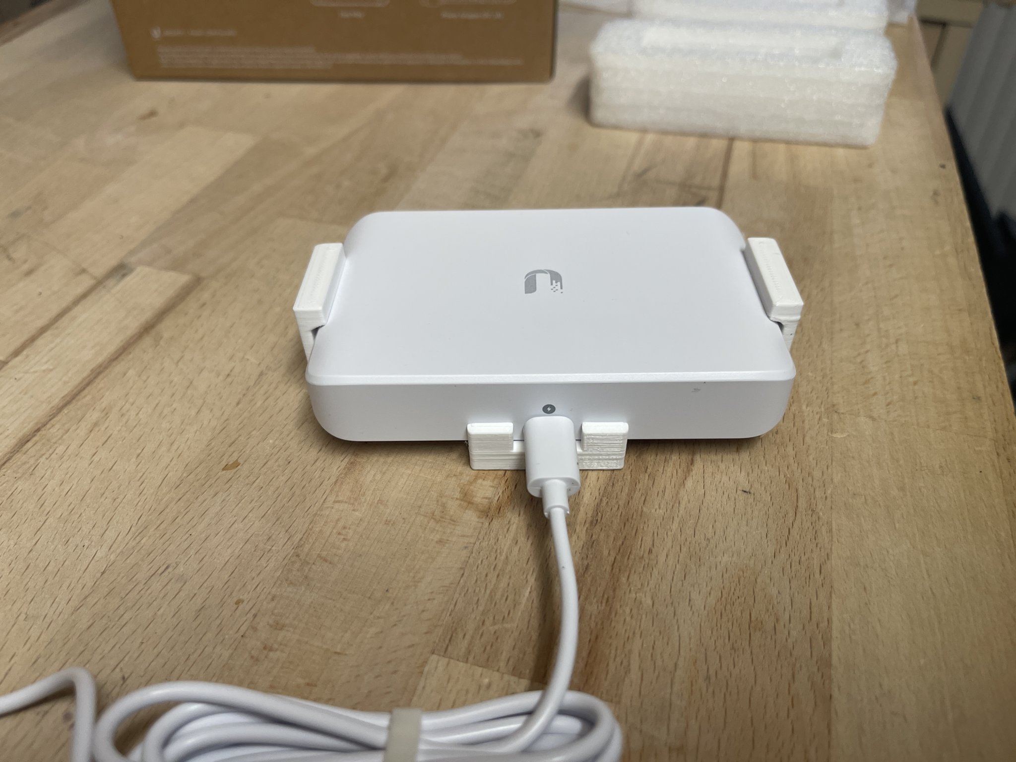 Giá đỡ cho công tắc 5 cổng Ubiquiti USW-Flex-Mini