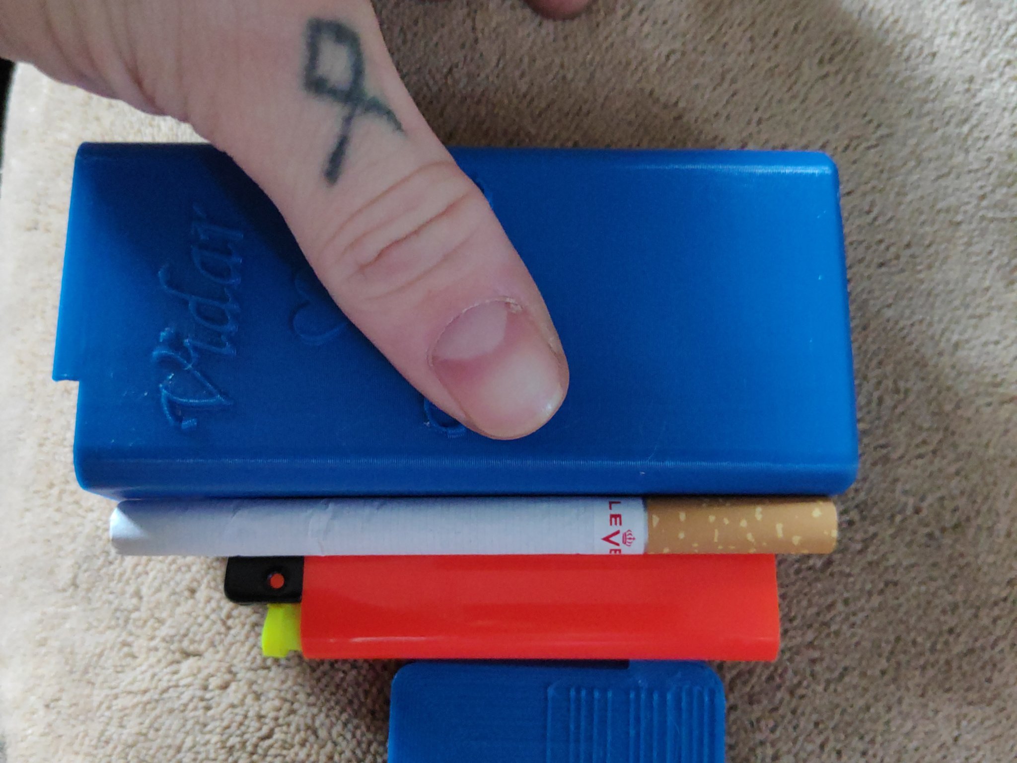 Hộp đựng thuốc lá với không gian bật lửa 100s remix