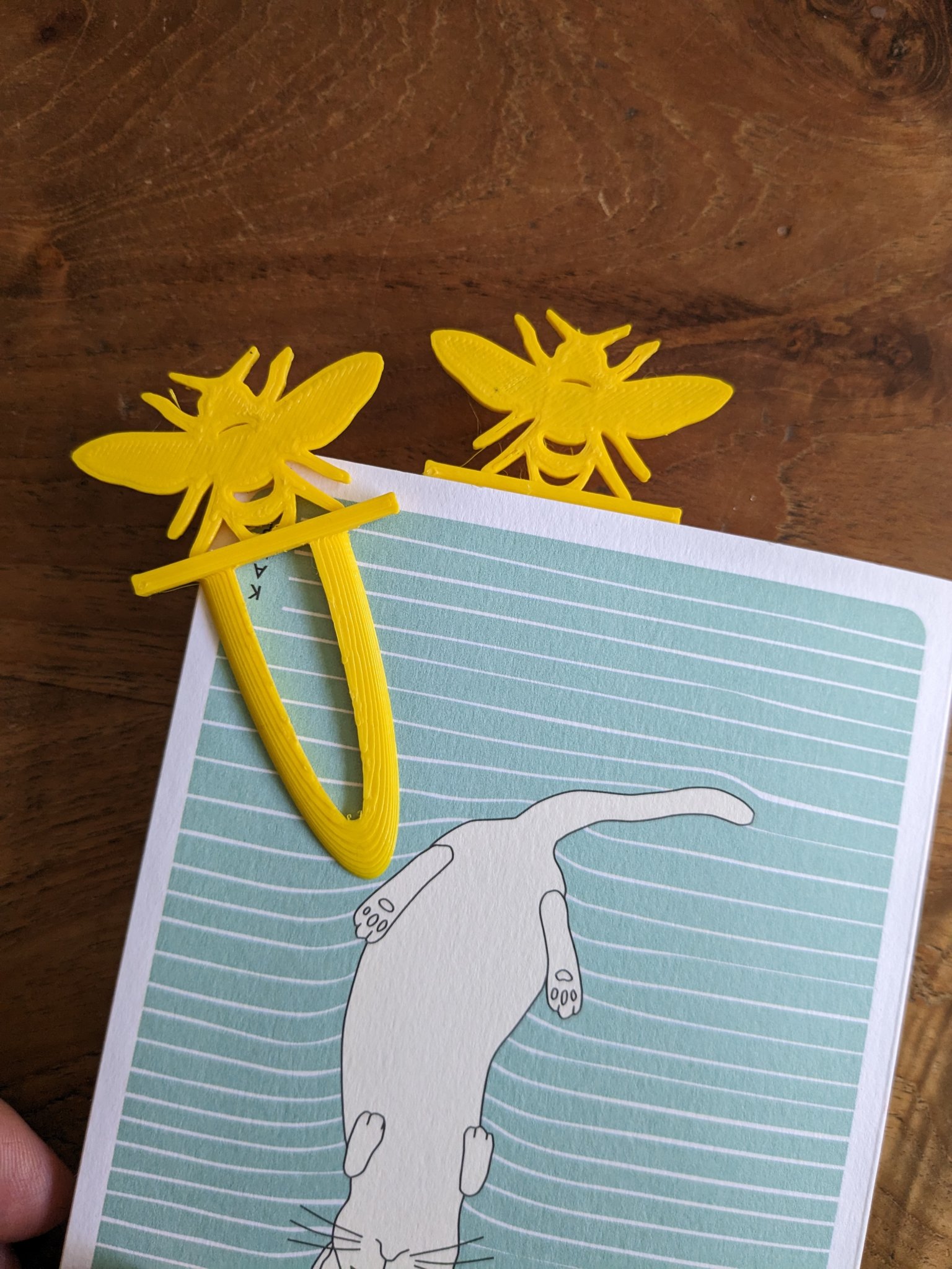 Dấu trang hình con ong dễ thương