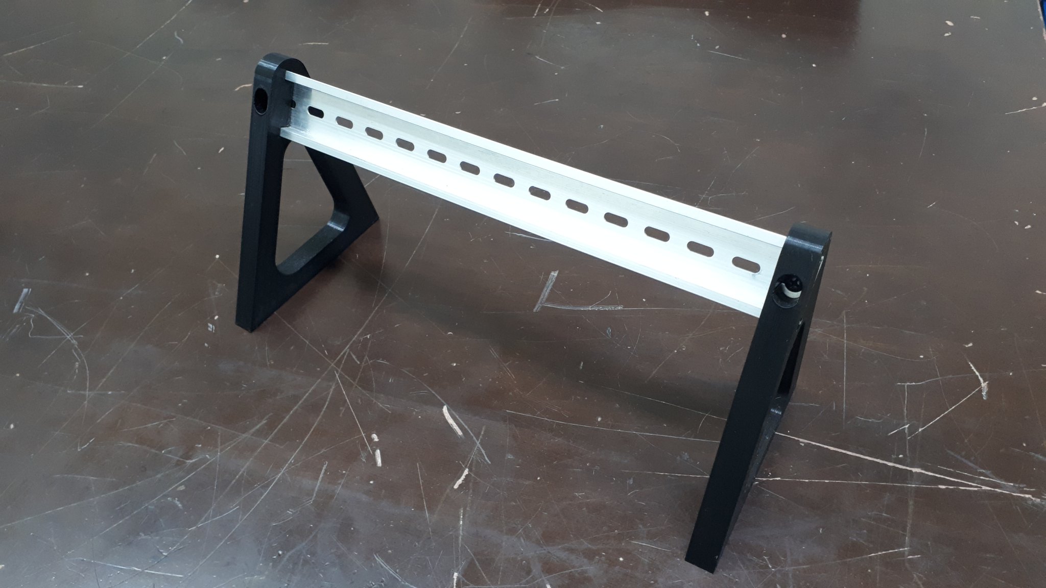 Giá đỡ ray DIN cho trạm prototyping