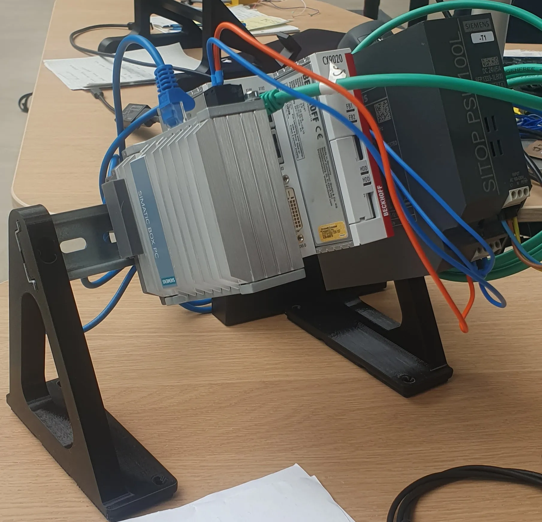 Giá đỡ DIN Rail với đế Gridifinity 3x1