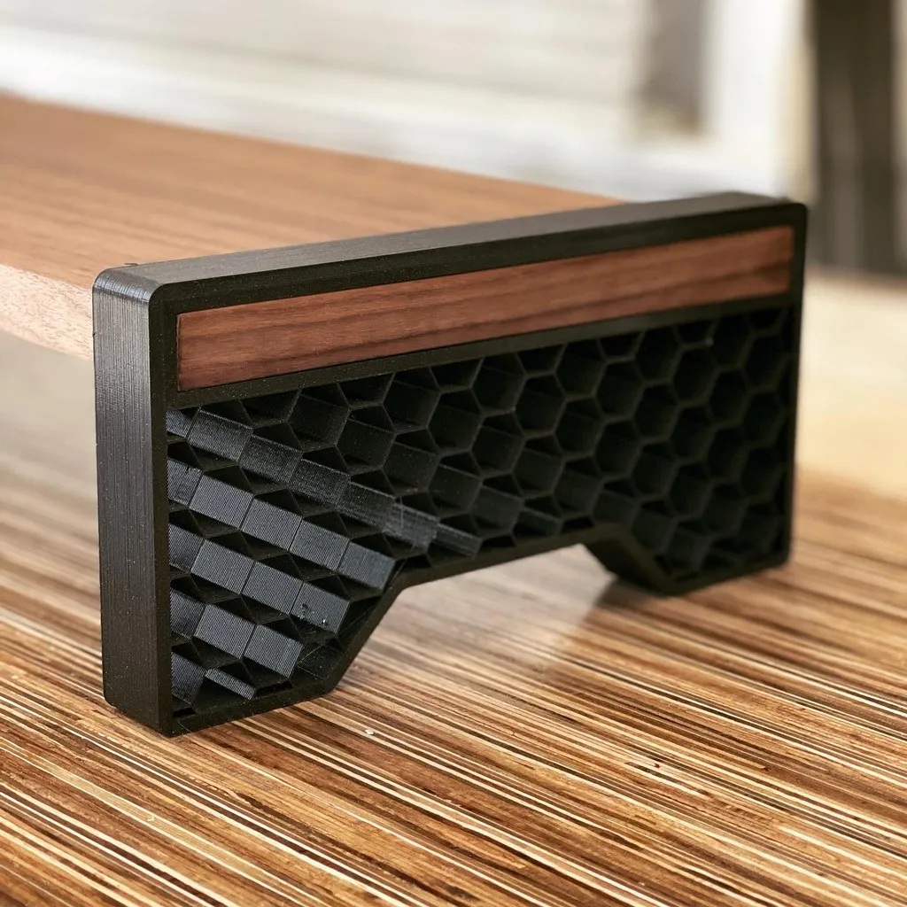 Giá đỡ màn hình với chân gỗ hiện đại