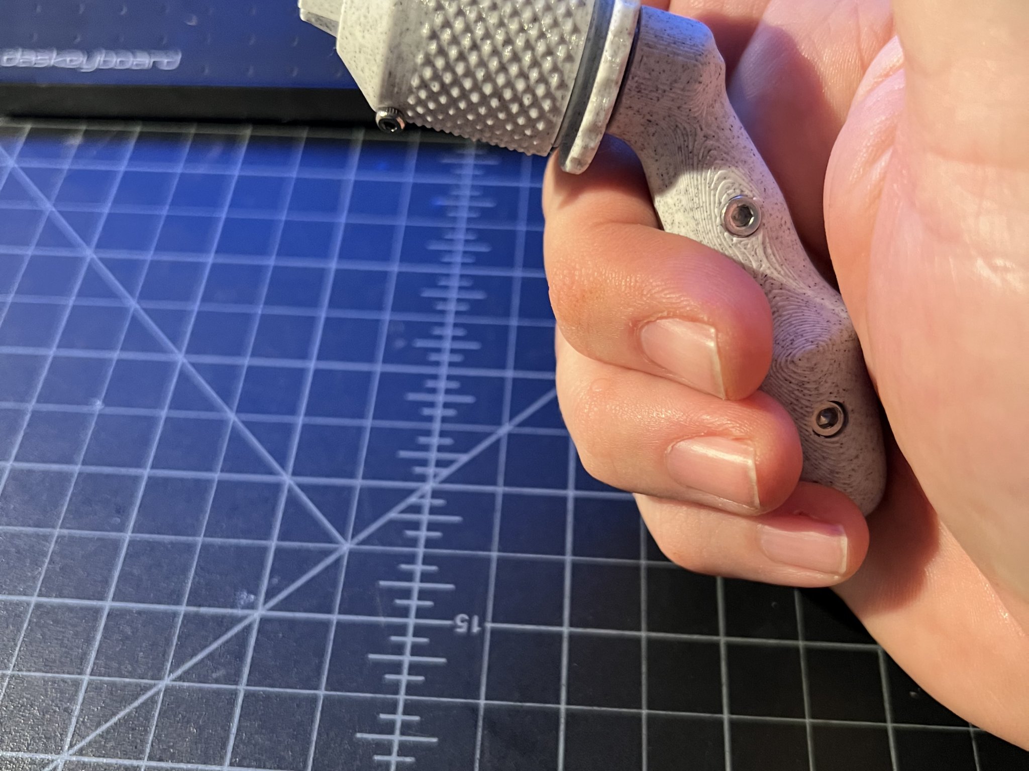 Khoan tay cải tiến với tay cầm và đầu kẹp