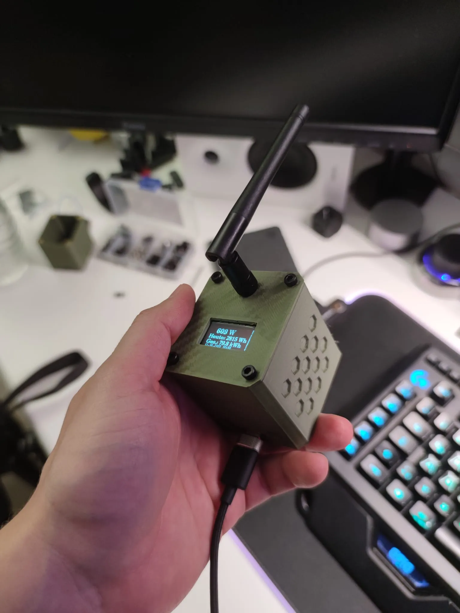 Vỏ ESP32 phong cách quân đội cho nhà máy điện mặt trời ban công