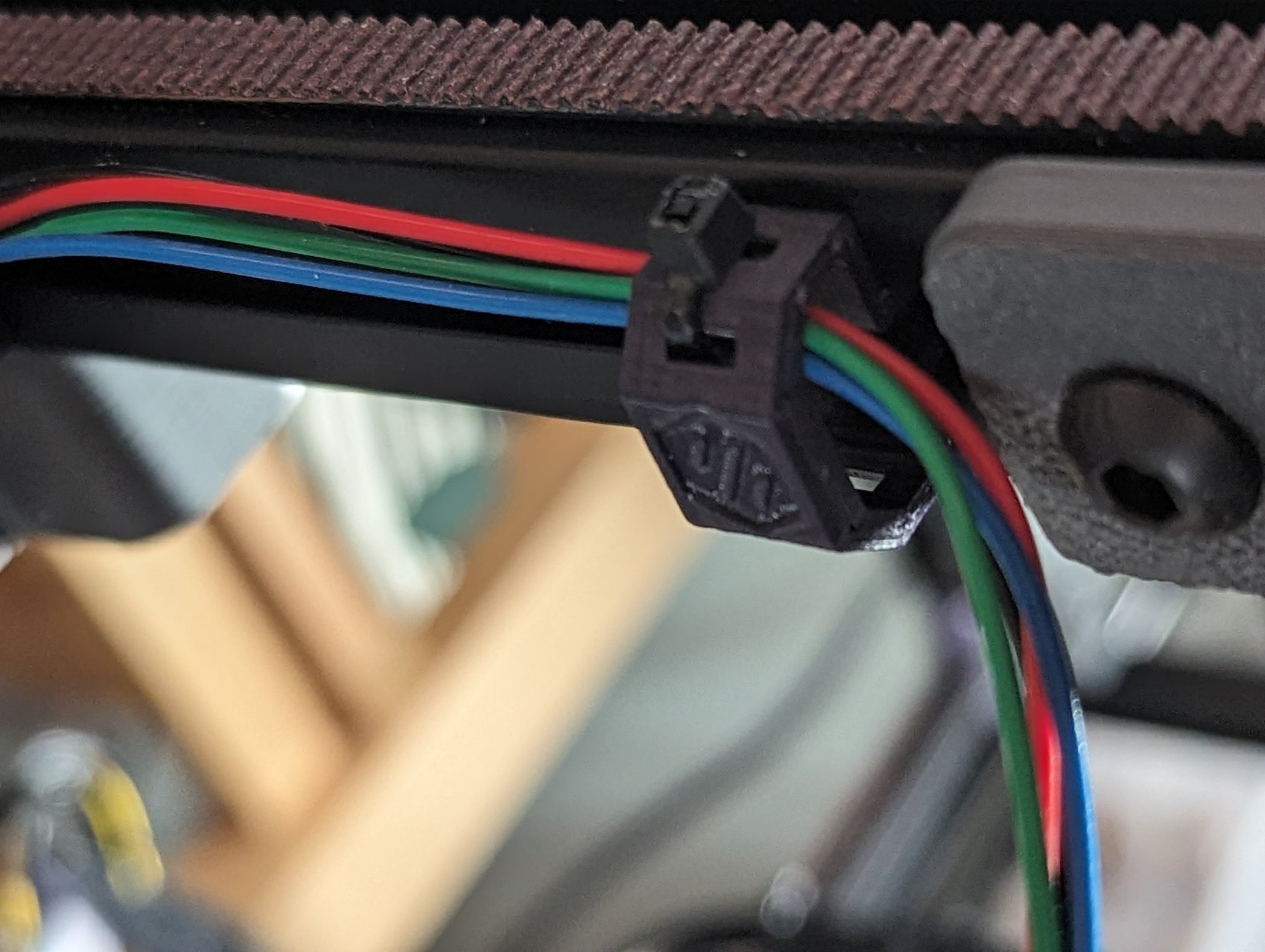 Kẹp cáp Voron 2020 với khe cắm dây buộc