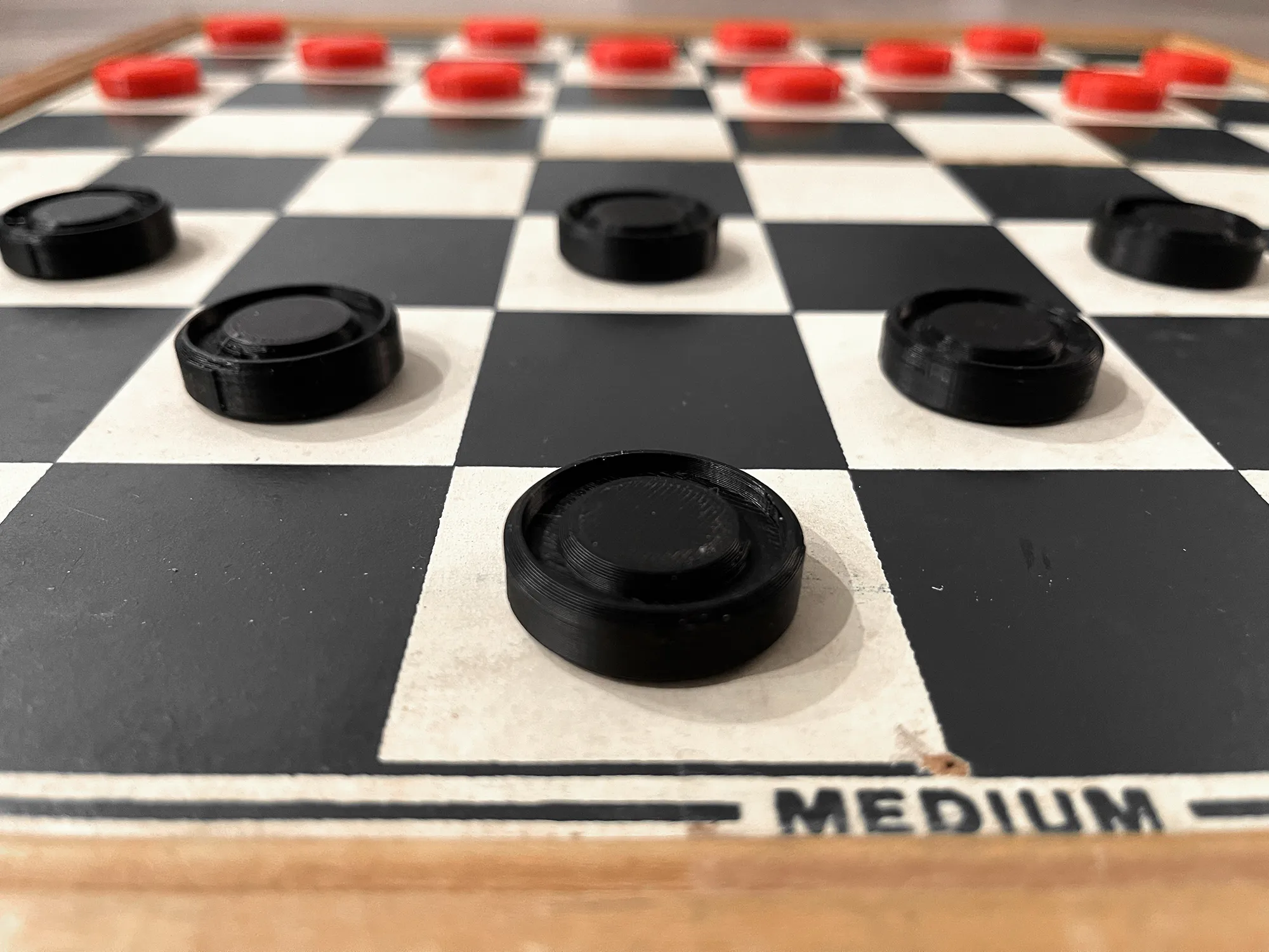 Bộ cờ vua với quân cờ có vương miện