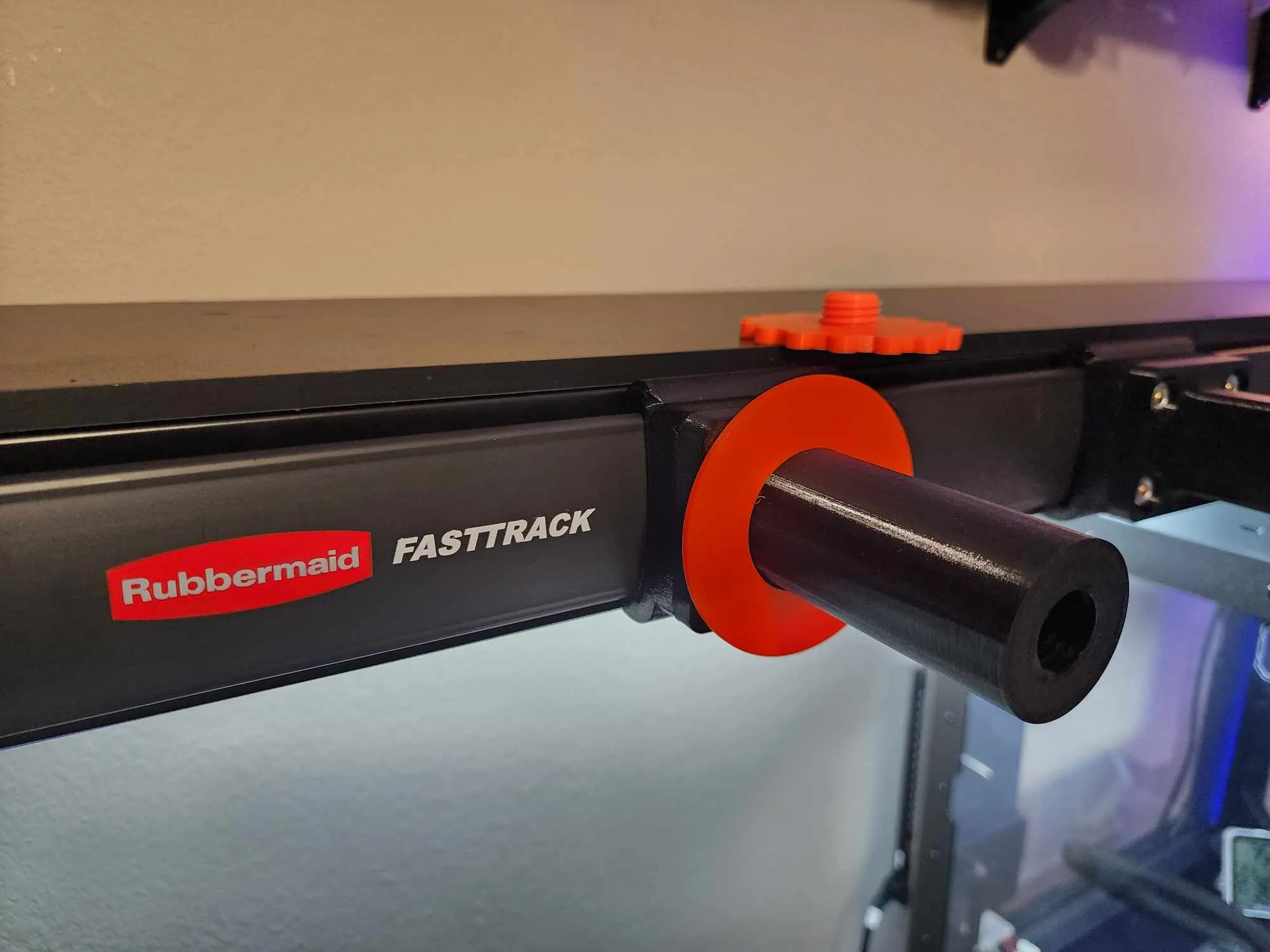 Giá treo và phụ kiện Rubbermaid Fasttrack