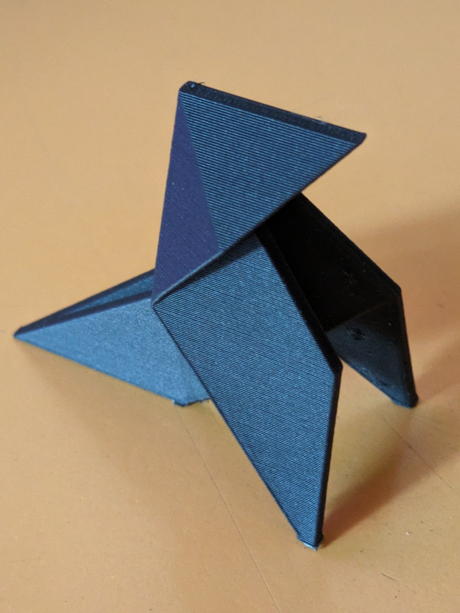 Pajarita: Tượng điêu khắc và Bông tai