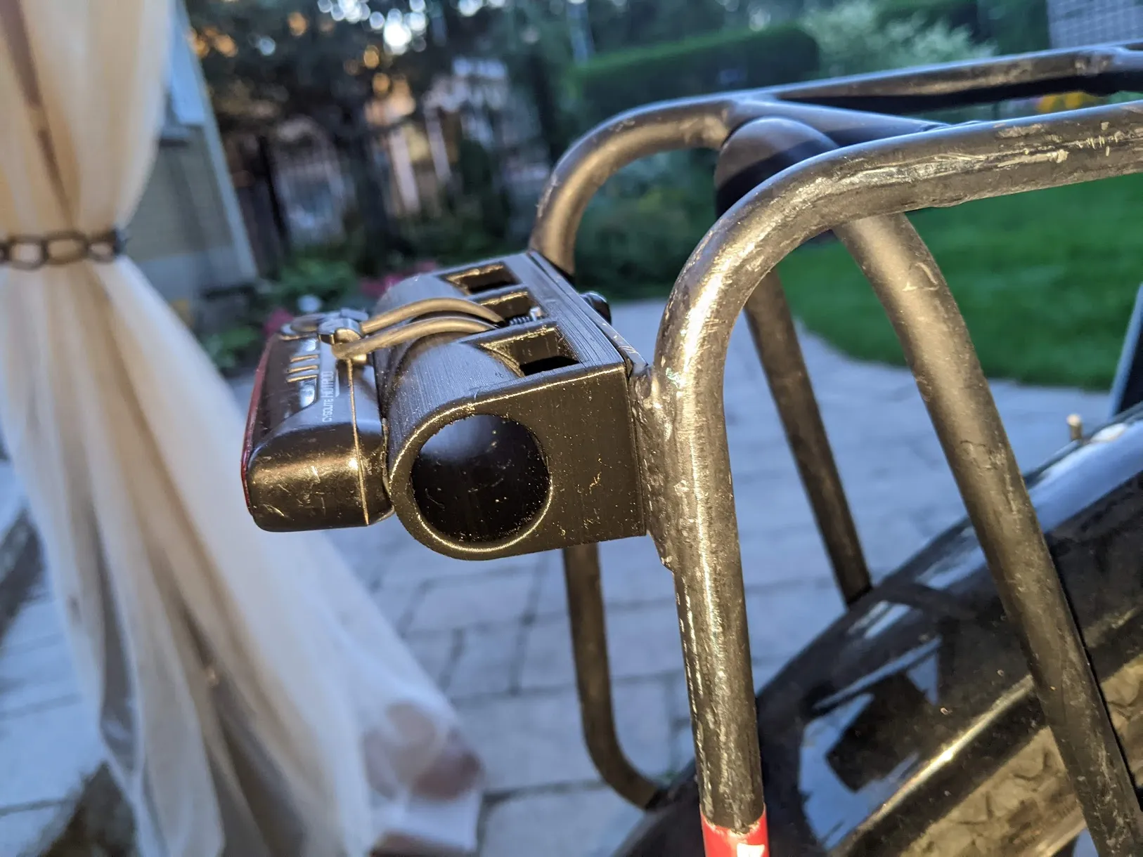 Giá đỡ đèn gắn trên yên xe cho giá đỡ sau