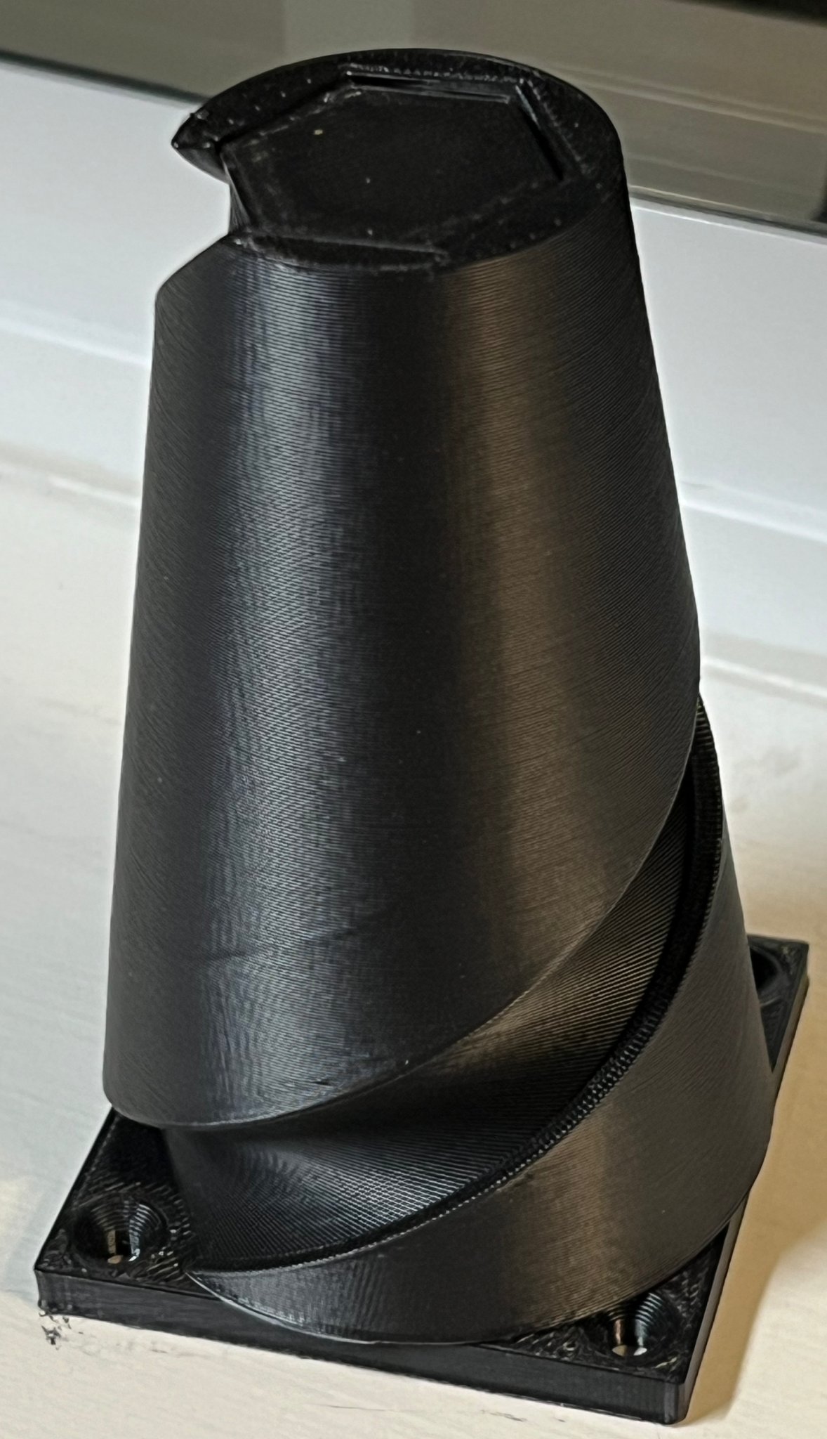 Chân đồ nội thất xoắn ốc với mặt nạ sơn cầu vồng