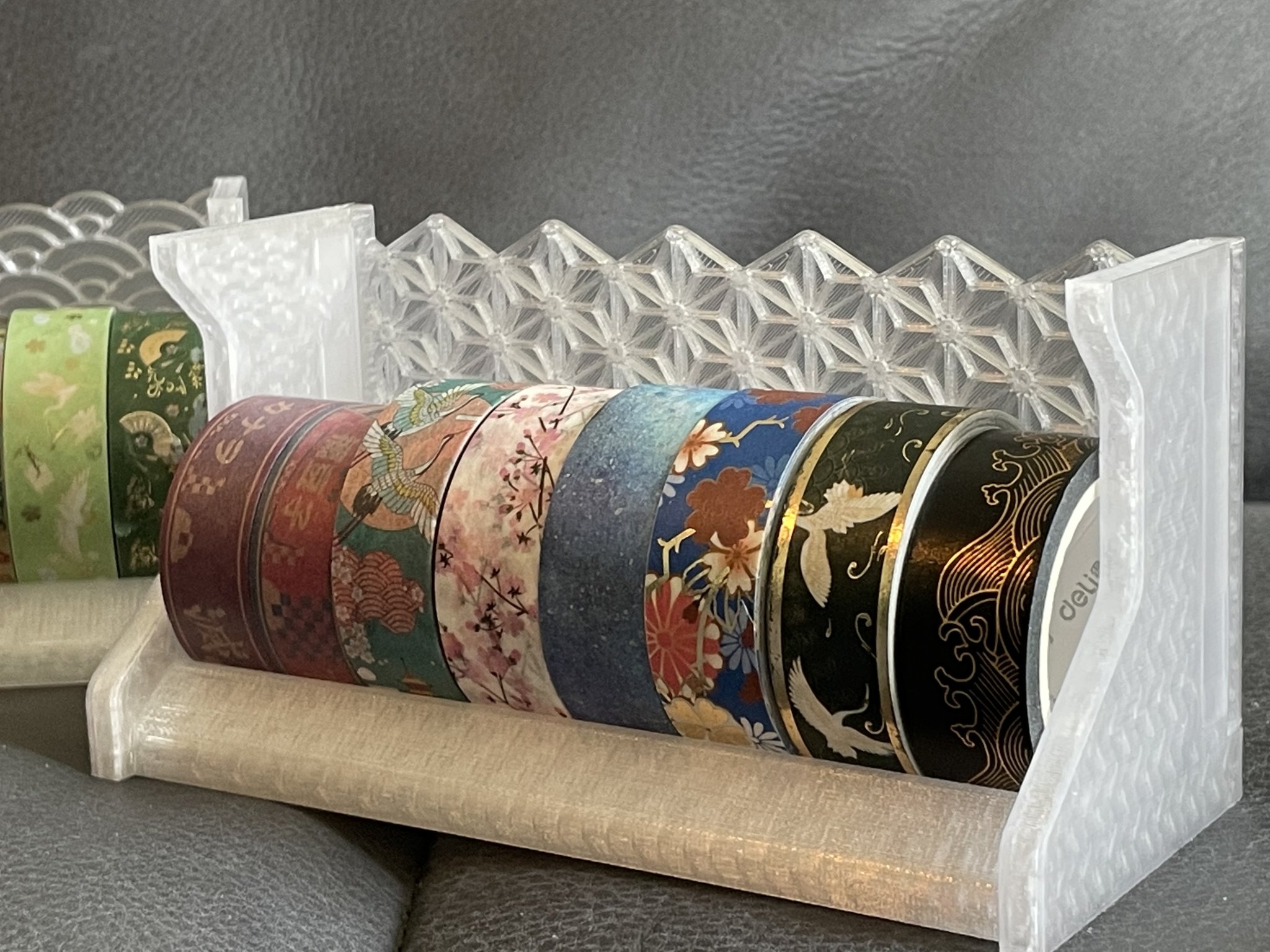 Giá đỡ cuộn washi tape với họa tiết truyền thống Nhật Bản