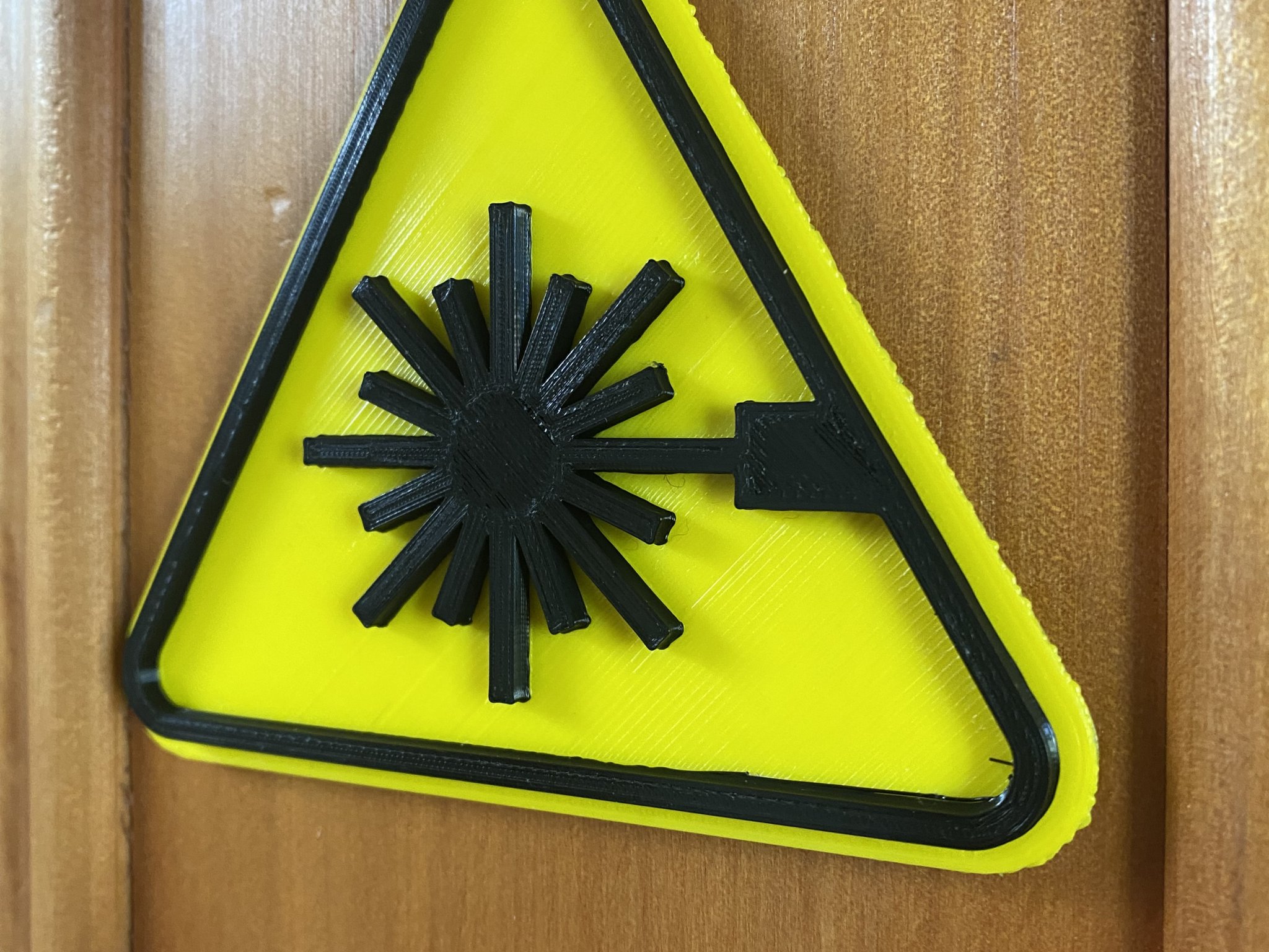 Biểu tượng nguy hiểm bức xạ laser