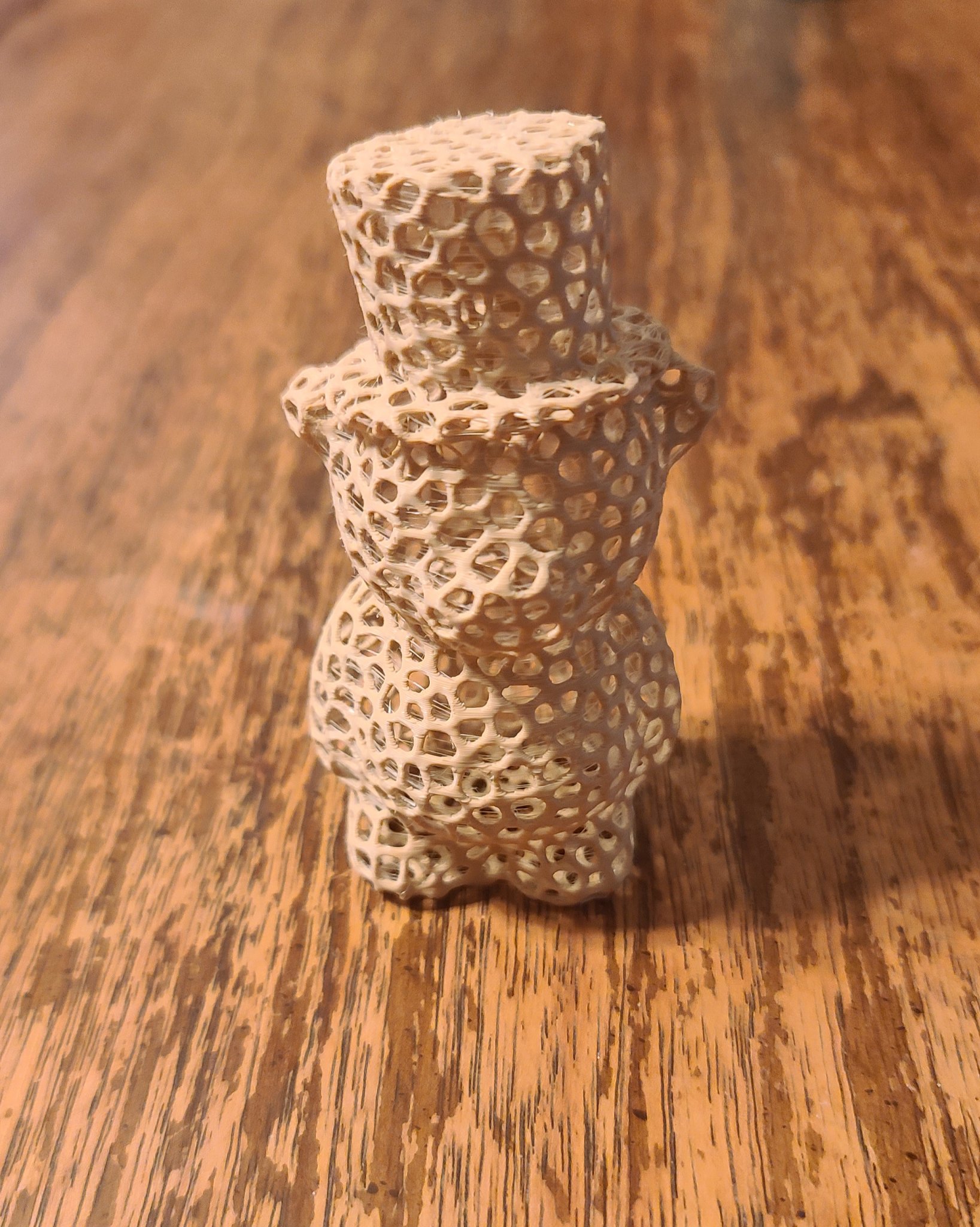 Gấu bông Voronoi đội mũ cao bồi