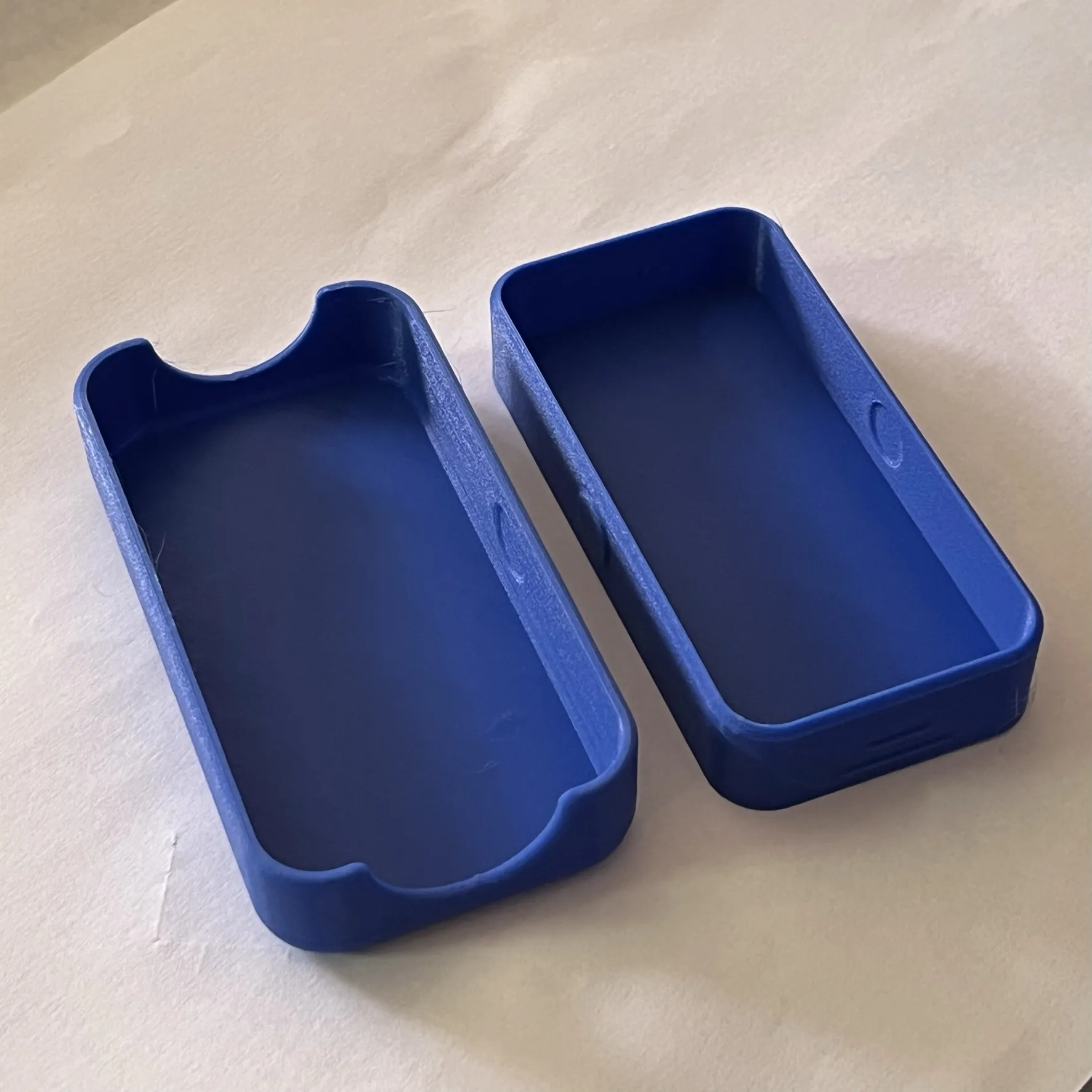 Hộp nhỏ đa năng để đựng tai nghe và thuốc dị ứng