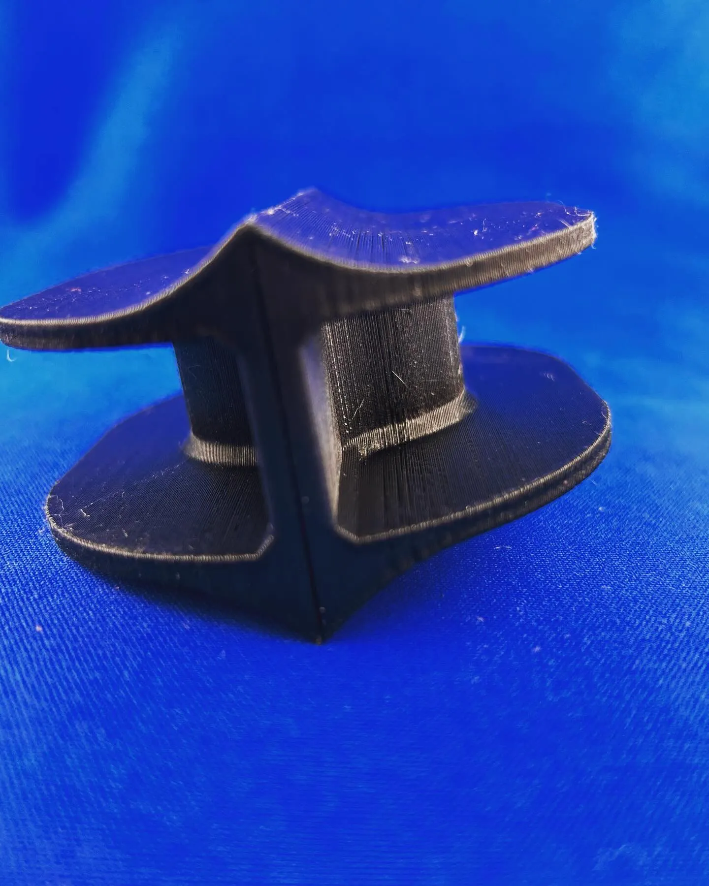 Giá đỡ giày patin với khả năng gập và nam châm