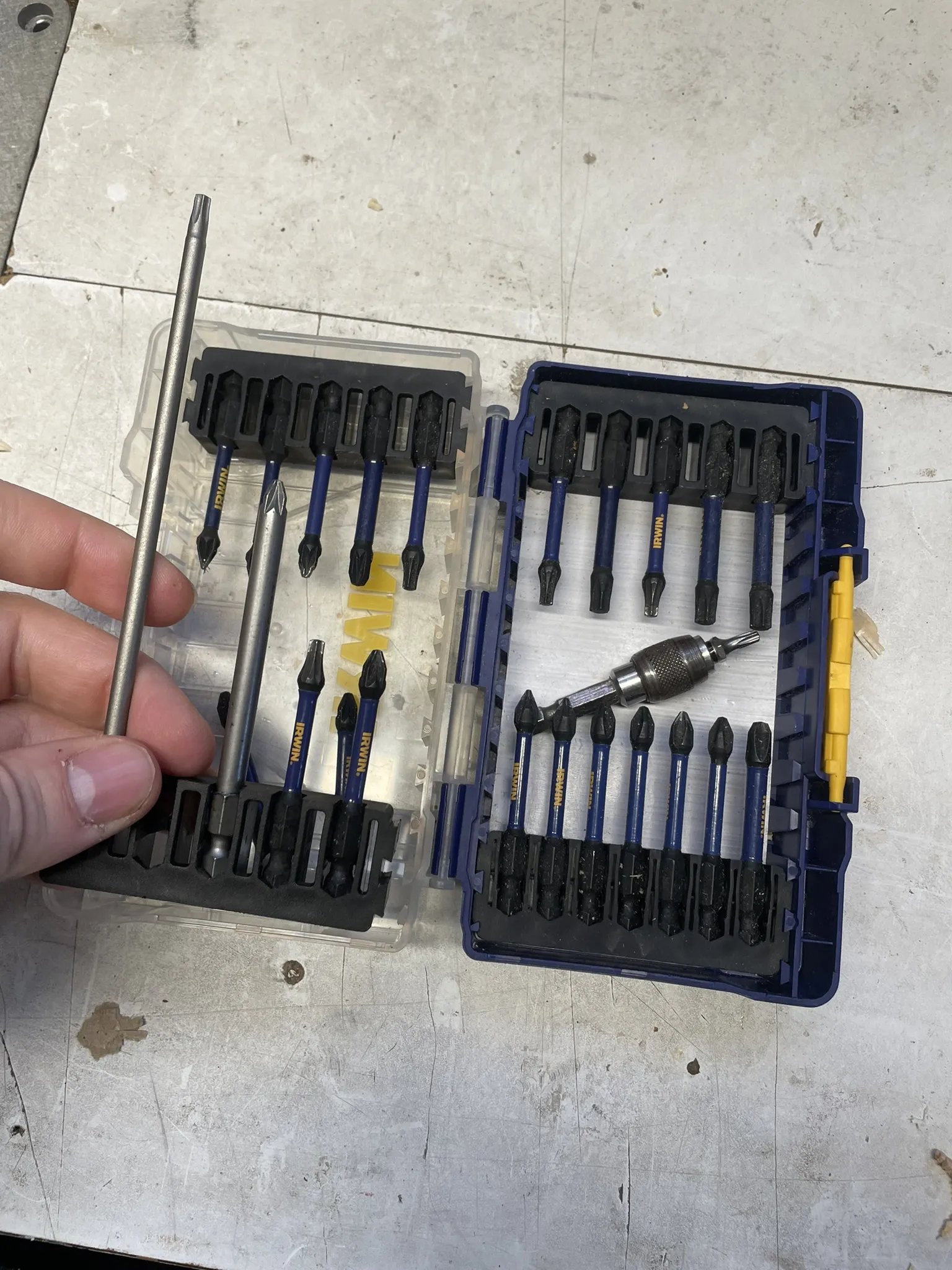 Giá đỡ bit Irwin cho tường cửa hàng