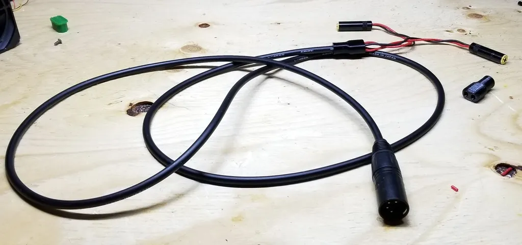 Cáp tai nghe cân bằng với bộ chia giữa cho cáp Canare