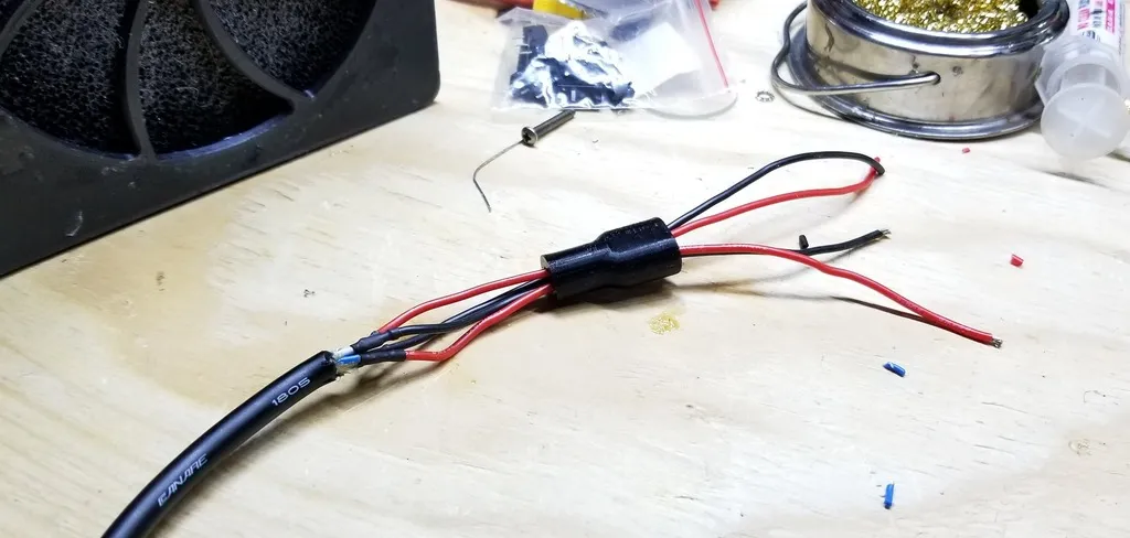 Cáp tai nghe cân bằng với bộ chia giữa cho cáp Canare