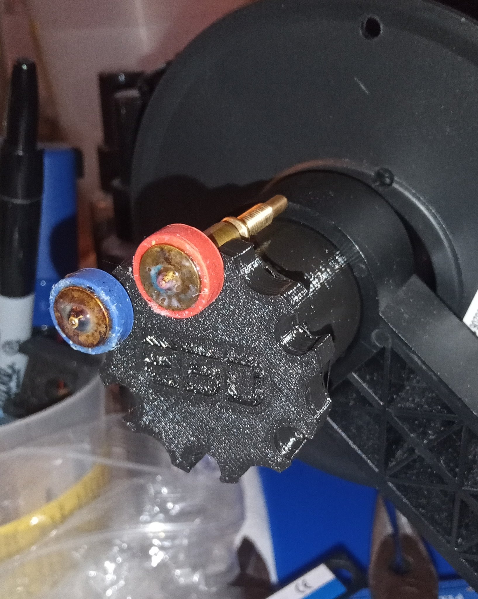 Giá đỡ vòi phun Revo hình dạng súng lục