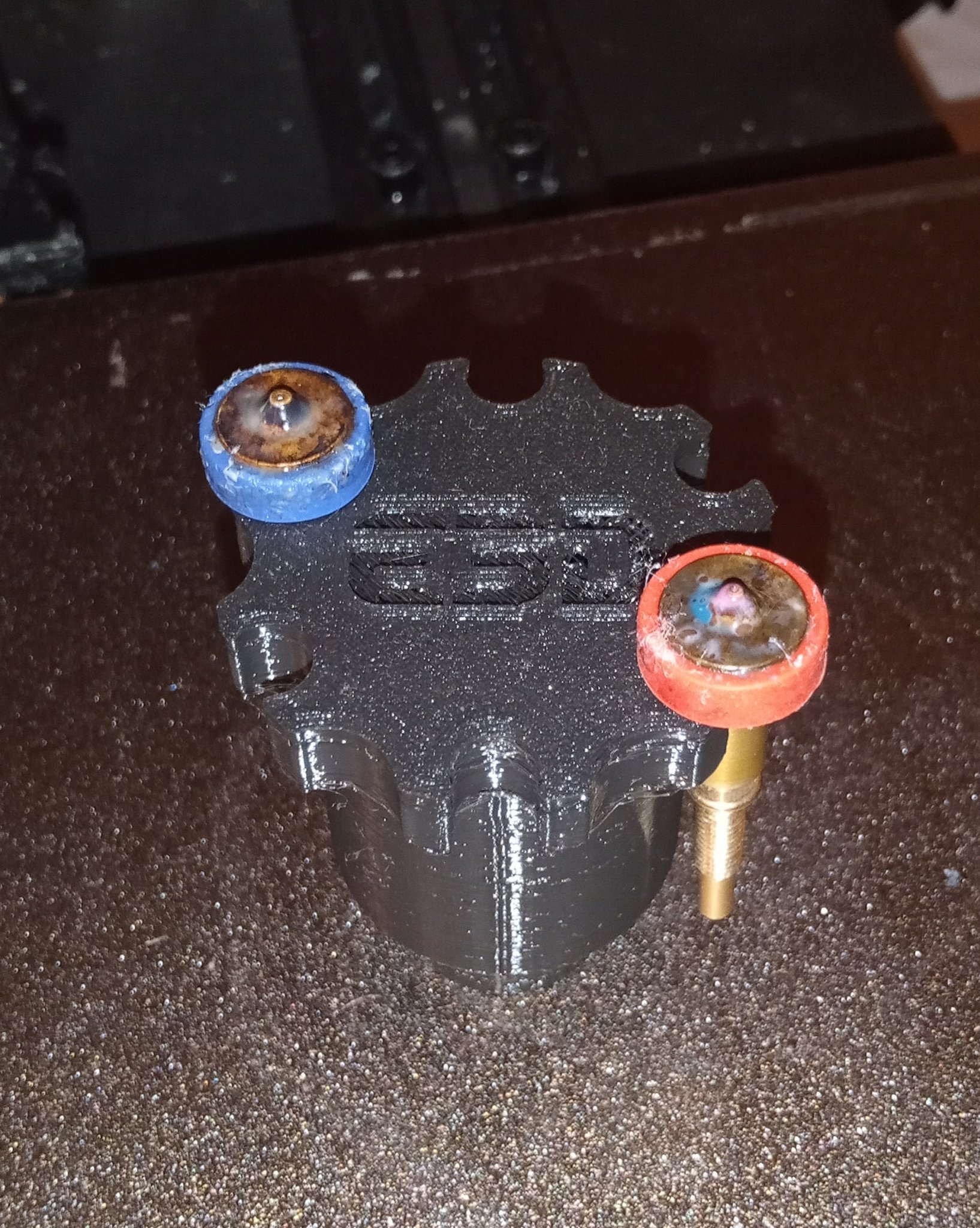 Giá đỡ vòi phun Revo hình dạng súng lục