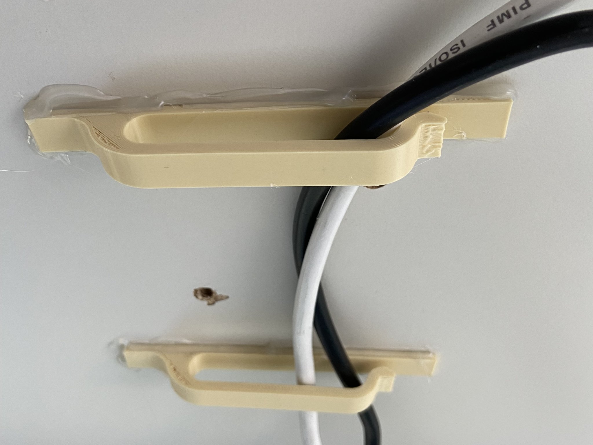 Kẹp cáp và tổ chức cáp in 3D bằng PLA