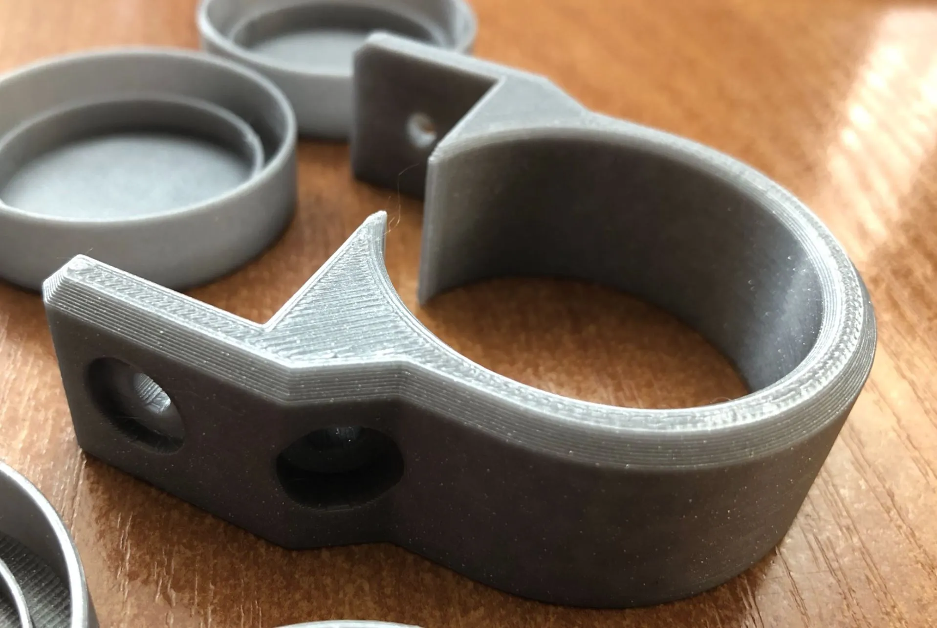 Kẹp tay vịn cho ống 40 mm và thanh gỗ 50 mm