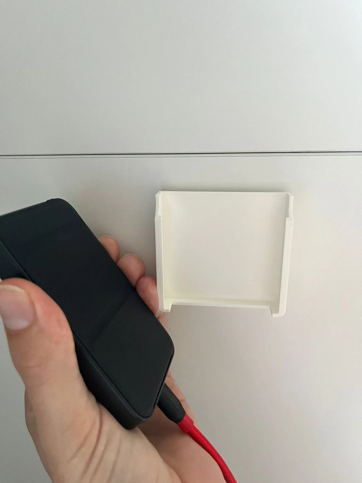 Giá đỡ và sạc điện thoại Anker MagGo tiện lợi