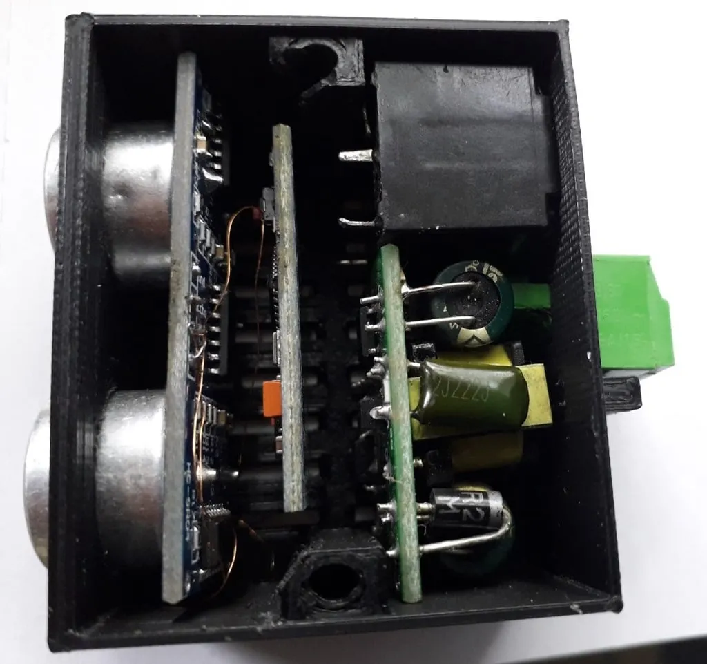 Đèn điều khiển bằng cảm biến siêu âm HCSR04