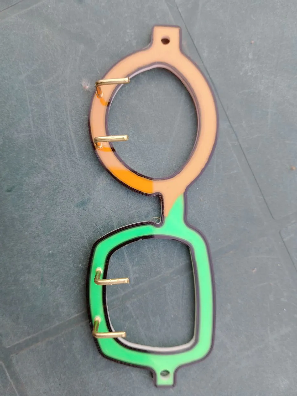 Móc khóa hình kính mắt thời trang