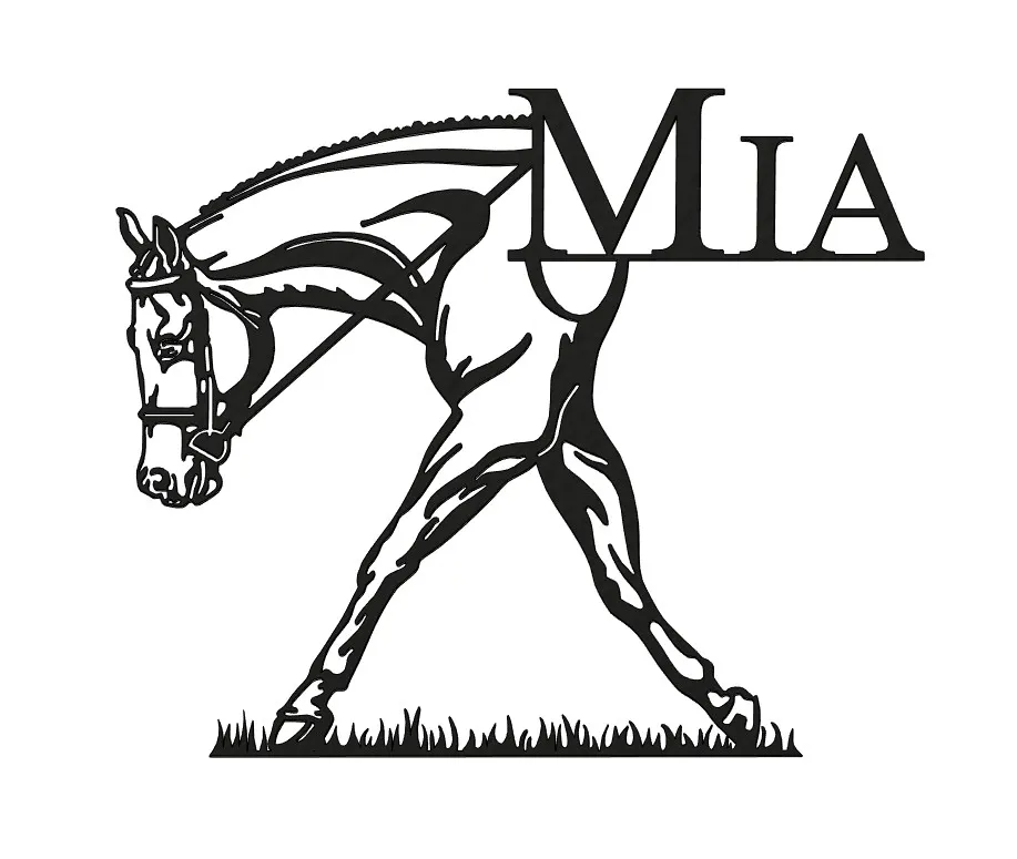 Ngựa Mia đi trên cỏ