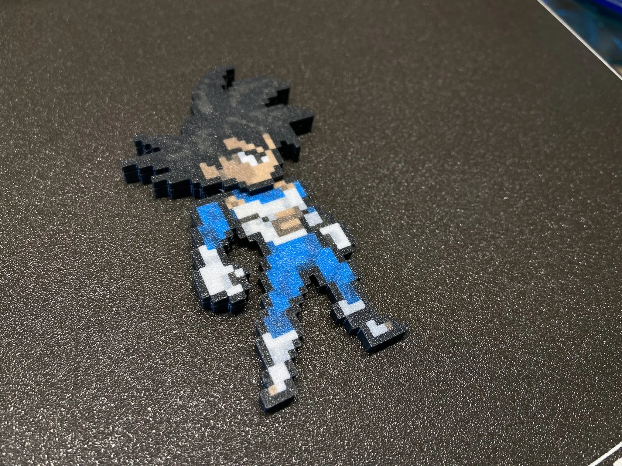 Giáp Saiyan Goku trong Dragon Ball Z với nam châm đa sắc