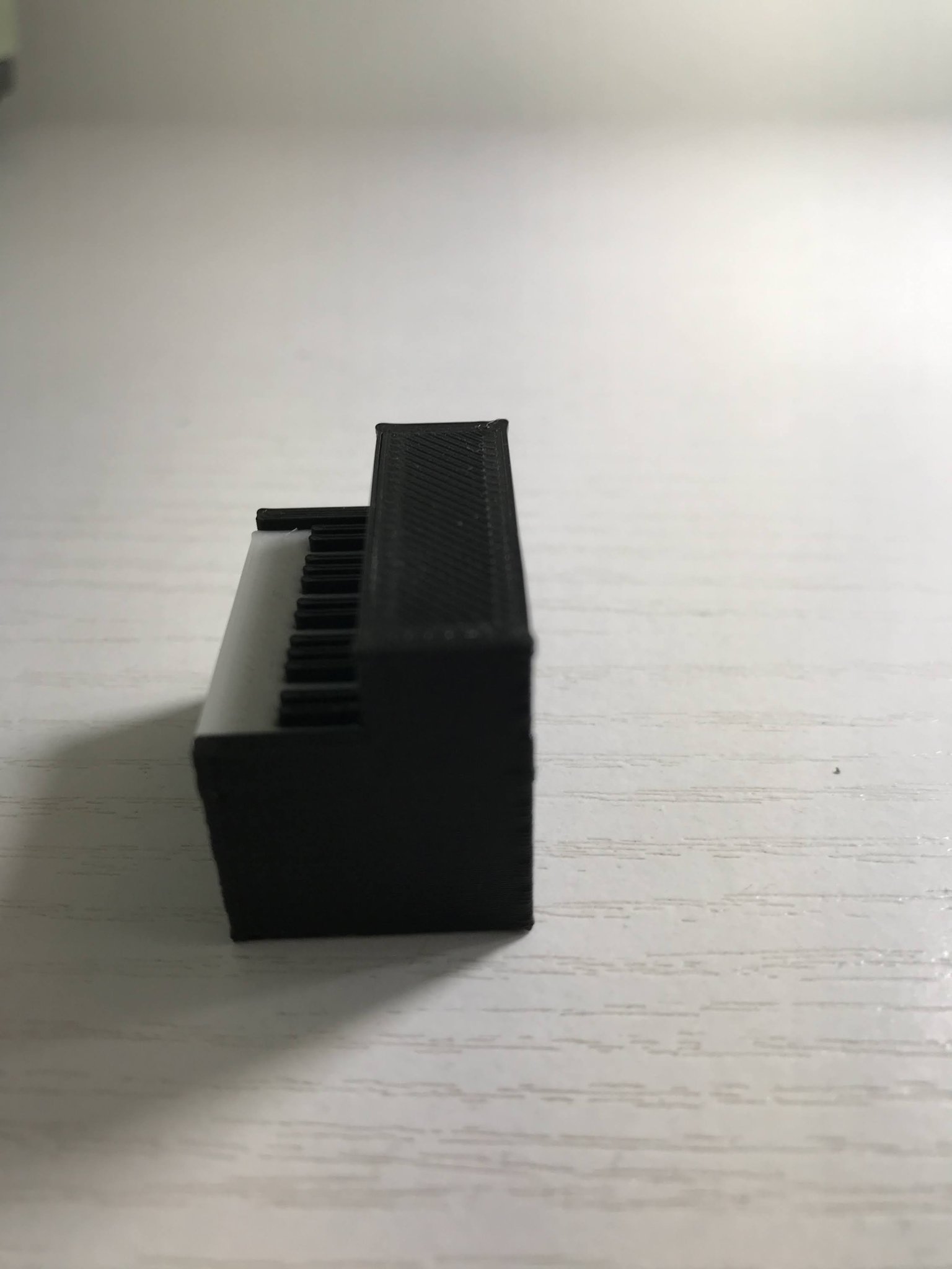 Đàn piano đứng đa sắc màu